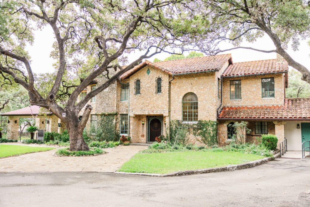 The outside of Veranda Wedding Venue in San Antonio